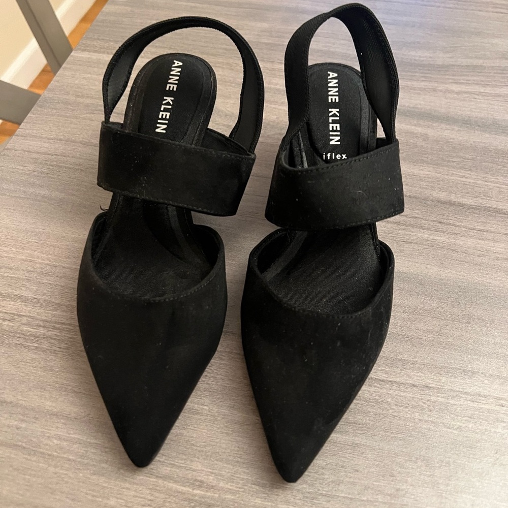 Anne Klein Black Pointed Heels